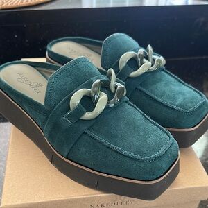 Naked Feet Green Mules with Suede Material and Square Toe